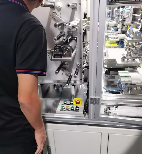 用于制片機和疊片機的伺服控制，提升電氣工程中IO精度的解決方案